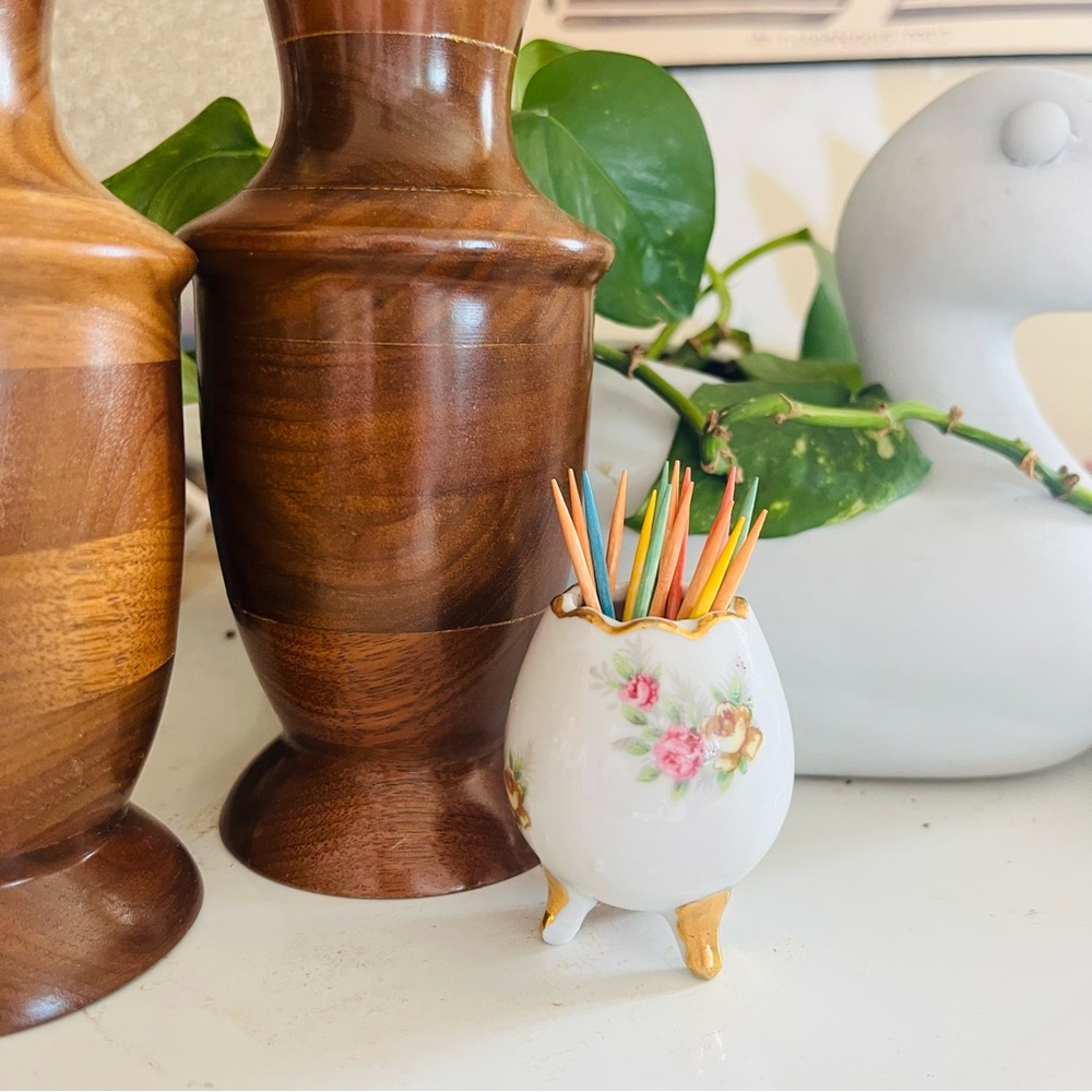 ENESCO 3 Footed Egg 2" Mini with Gold Tone Trim Floral Pattern Imports Japan